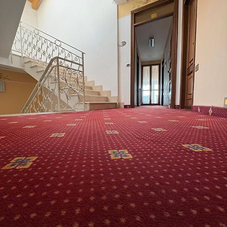 Garni Hotel Тіньяле Екстер'єр фото